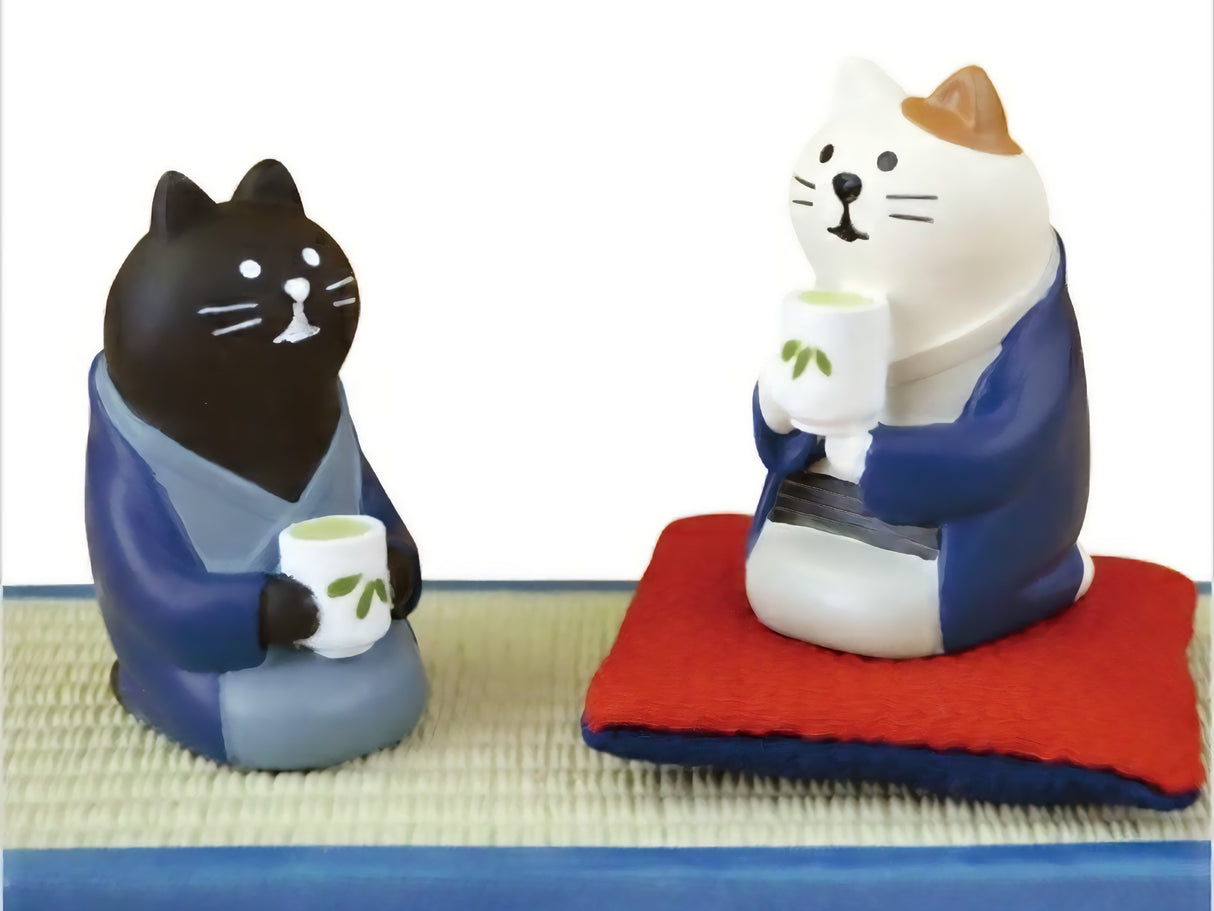 Concombre Figurine Black Cat with Japanese Tea